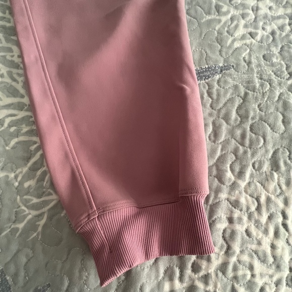 Lululemon On the Fly Joggers. NWOT - Picture 5 of 7